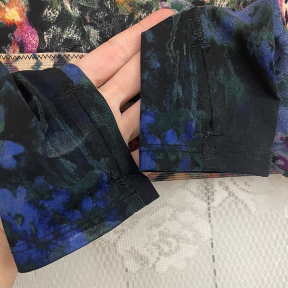 SOLD! Free People Movement Idris Floral Mesh Long Sleeve Crop Top Size Medium - Picture 7 of 12